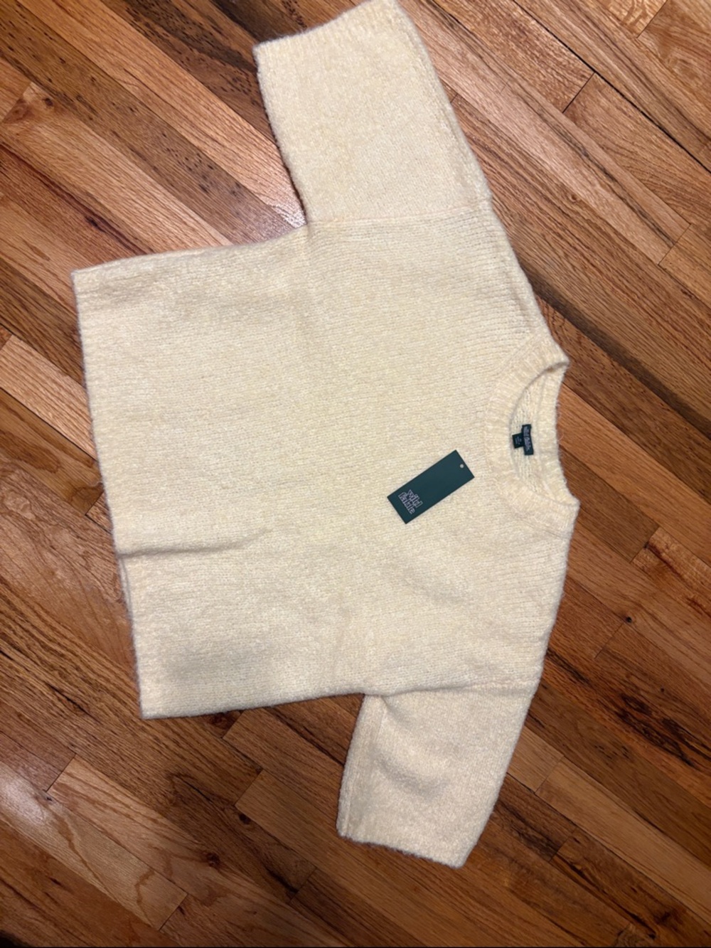 Women’s Cream Crewneck Sweater - Brand: Unbranded